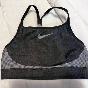 Nike Girls' Black Seamless Low Support Sports Bra sz LG